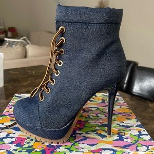 Heel booties